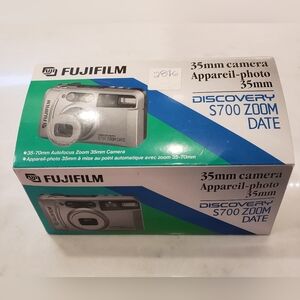 Fuji Discovery S700 Zoom Date